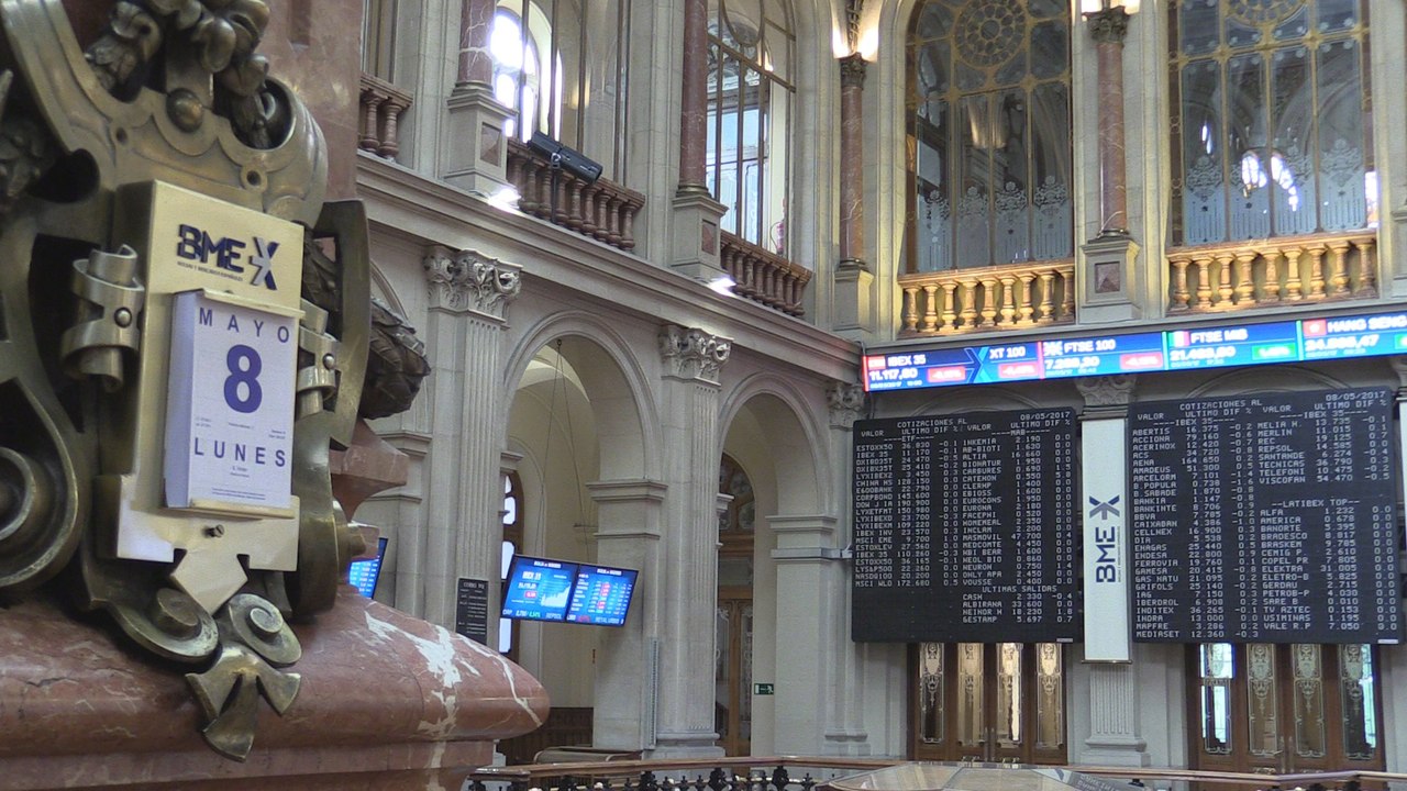 La Bolsa española cotiza con pérdidas tras la apertura pero mantiene los 11.000 puntos