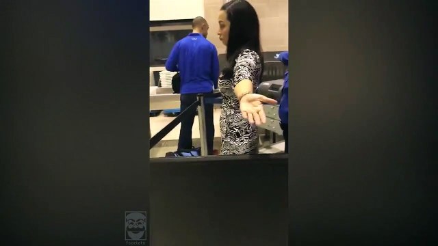 Oficial toca partes íntimas de una muj