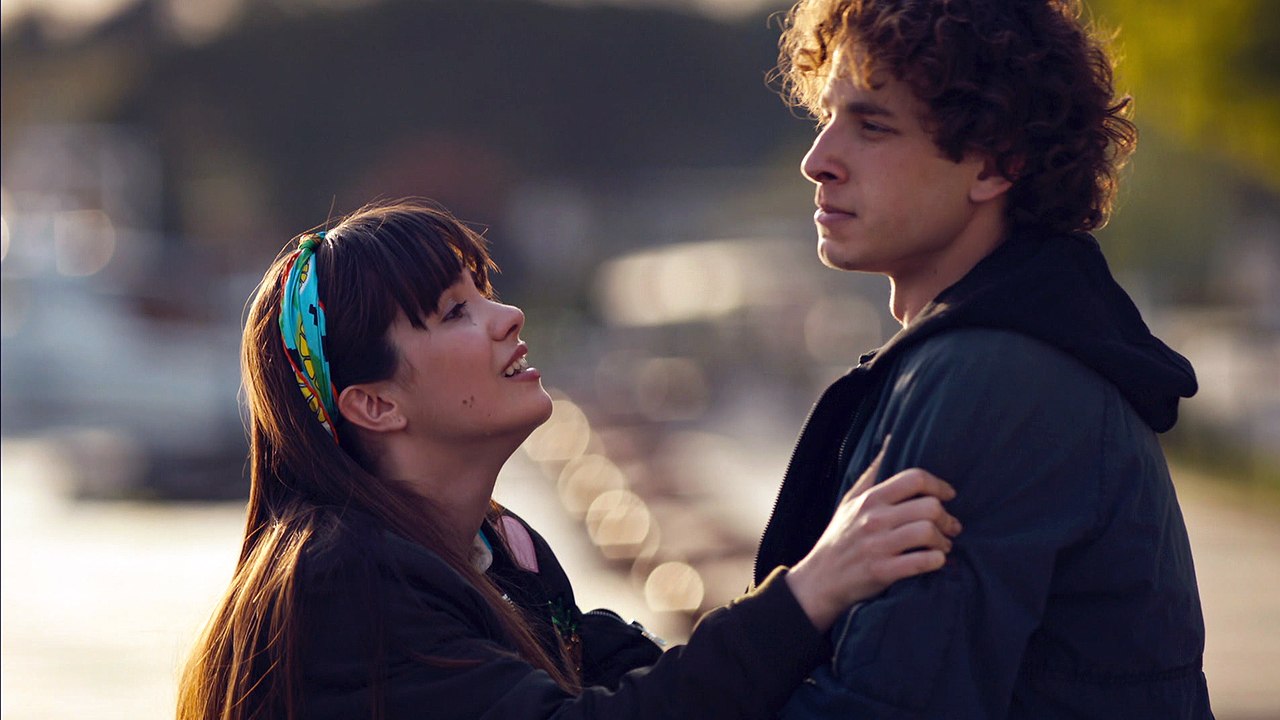 Adı Efsane 15. Bölüm - Tarık, Hakan ve Melis'in aşkına köstek oldu!