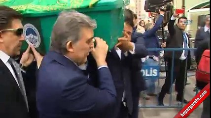 Abdullah Gül, Babasının Tabutuna Omuz Verdi