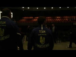 Lomachenko seconds after the walters fight gets amazing gift - esnews boxing