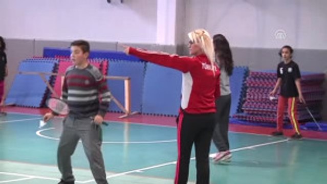 Hem Sağlığını Koruyor Hem de Yıldız Yetiştiriyor