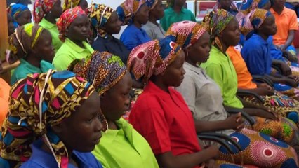 Nigeria: le président reçoit les 82 lycéennes de Chibok libérées
