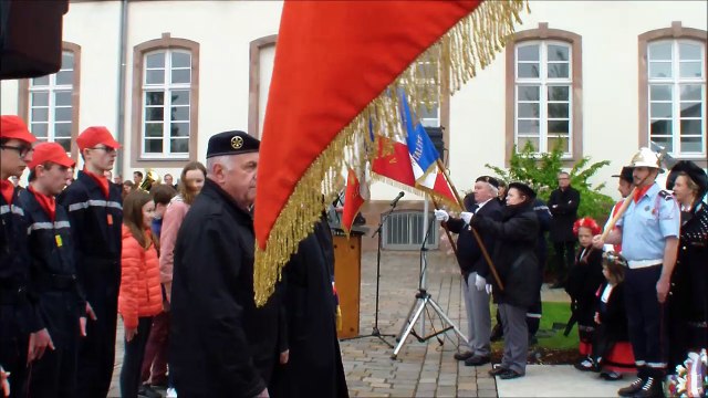 Gerbe du 8 Mai 2017 avec Mr Bernard Schreiner et Mr le Maire Étienne Wolf de Brumath