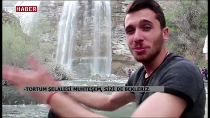 Metrelerce yükseklikten dökülen suyun büyüleyen görüntüsü