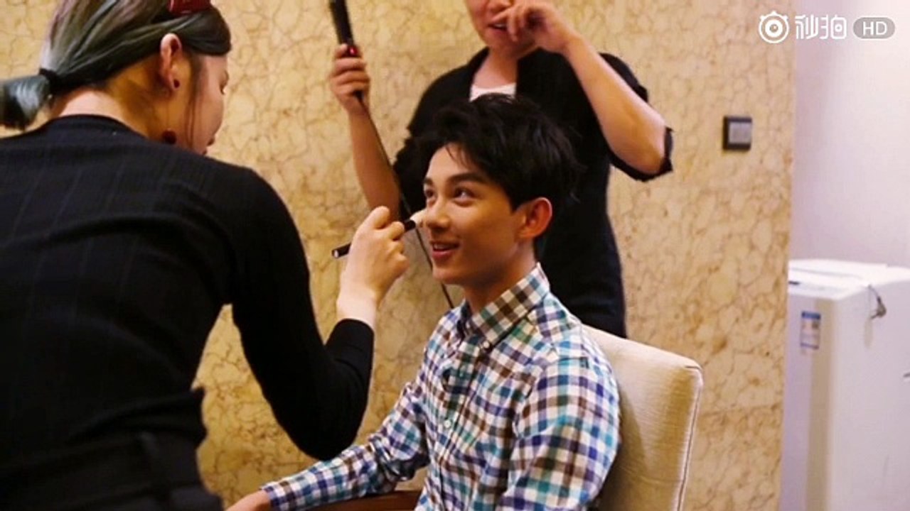 吴磊 เบื้องหลังถ่ายทำโฆษณา สื่อการเรียนรู้ด้วยตัวเอง