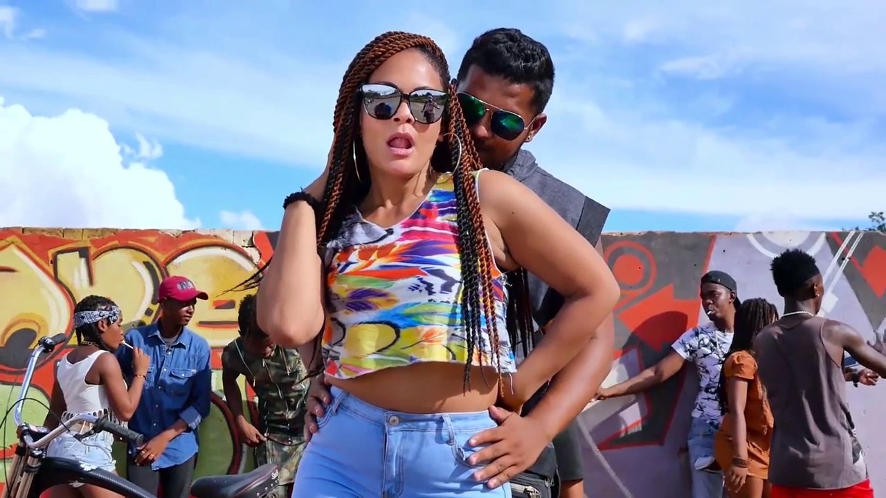 LIANAH    -      Chapeau     (Gasy HD 2017)