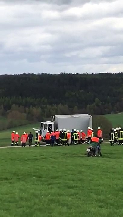 Le crash test très impressionnant d'une barrière anti-terroriste