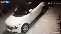 Trộm bẻ gương xe Range Rover cực nhanh