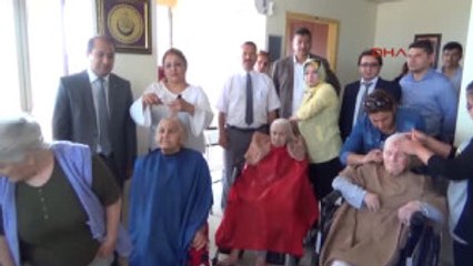 Mersin Genç Kuaför Adayları Huzurevi Sakinlerine Bakım Yaptı