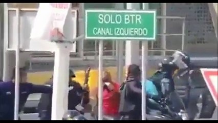 Violentas golpizas de la PNB a manifestantes en Venezuela