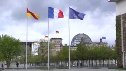 Hollande'dan Merkel'e Veda Ziyareti