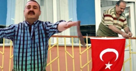 Türk Malı'nın Jeneriğinde "Bayrak Asan Dayı"ya Gönderme