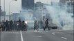 Marchas opositoras en Caracas se prolongan con fuertes enfrentamientos