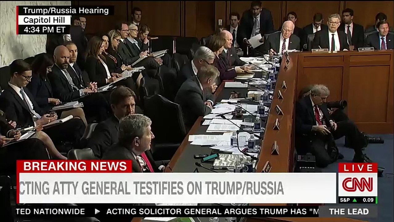 'Unclassified Is not Leaking': Clapper Schools GOP Senator for His Ignorance