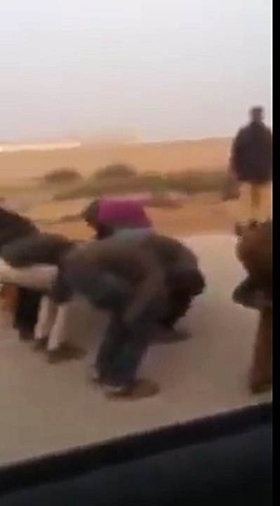 Police nay pakistani racers ko murga bana dia