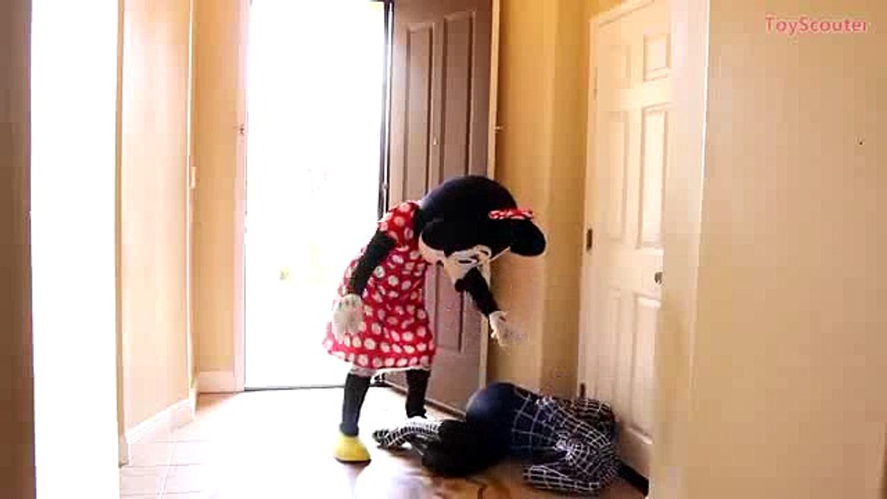 (4)_ELSA vs BOMB & CATWOMAN w  The Joker & Spiderman - Fun Superhero Movie in Real Life