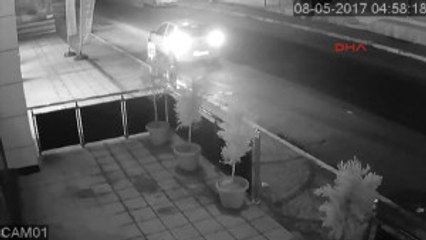 Otomobilin Bagajından Inip Bilgisayar Çaldılar