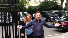首相夫人访英遭追访？部长反指责记者无礼