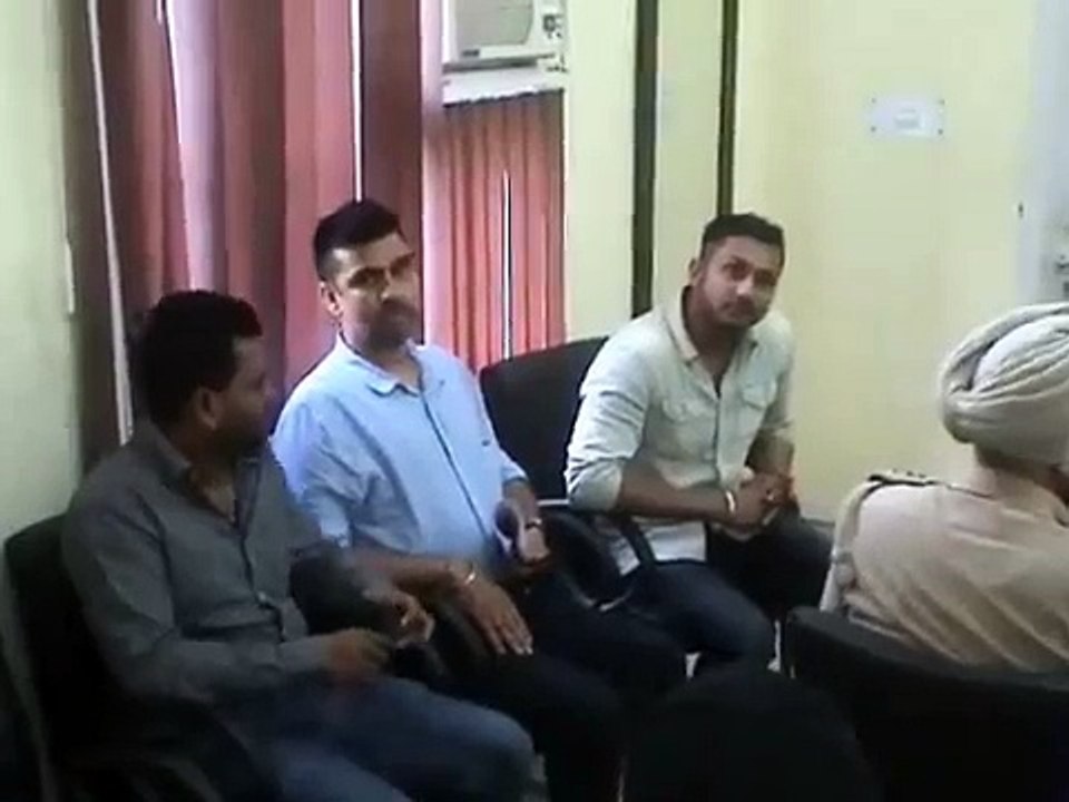 honey singh join police investigation in punjab