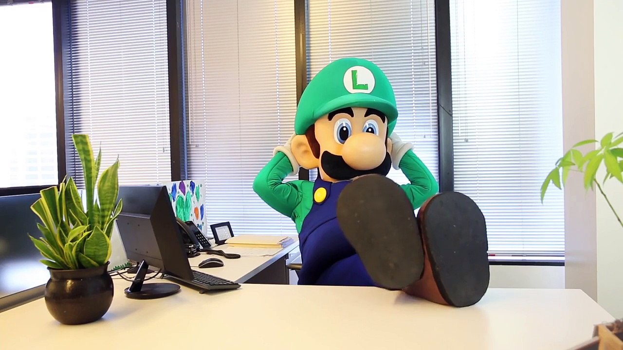 Luigi Runs the Nintendo 2DS Factory for a Day!