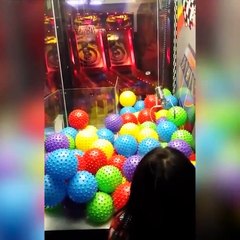 Download Video: Le résumé de la vie à travers cette machine à jouets