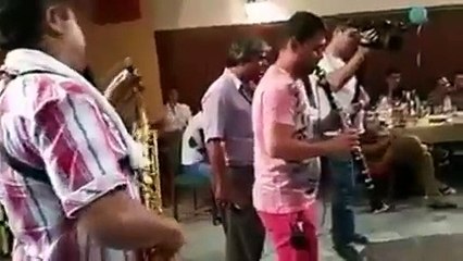 Herkesin Ayrı Telden Oynadığı Düğün