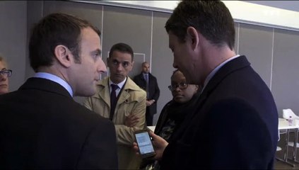Macron à son équipe pendant la visite de Whirlpool