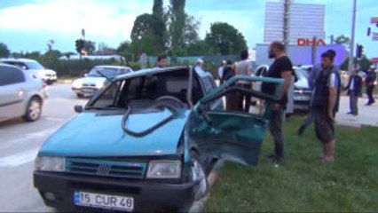 Bursa Kazada Yaralandı, Çantasını Elinden Bırakmadı