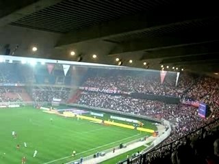 Télécharger la video: PSG RENNES PARIS EST MAGIQUE KOB VA 06-10-2007