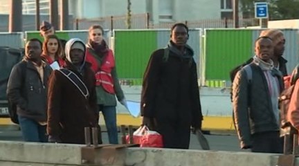 Migrants : un camp évacué dans le calme à La Chapelle, dans le nord de Paris