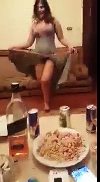 Arabic Girl  Dance At Home Latest Video 2017 - Watch