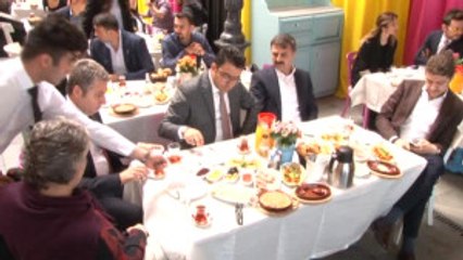 Venedik'in Karnaval Coşkusu Istanbul'da Alışverişle Buluşuyor