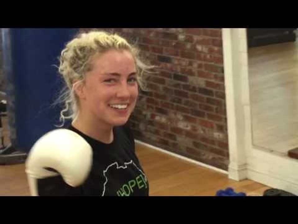 PRETTY DANCER WORKING ON HER BOXING