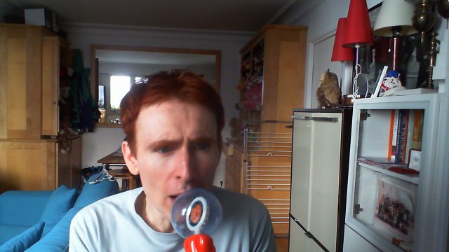 Wiwi égratigne entends ce message des Compagnons De La Chanson