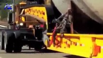 Trailer trucks carrying giant cargo - Dev Yüklü Kamyonlar