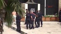 Bursa Adliyesi Önünde Bıçaklı Şovu Polis Önledi