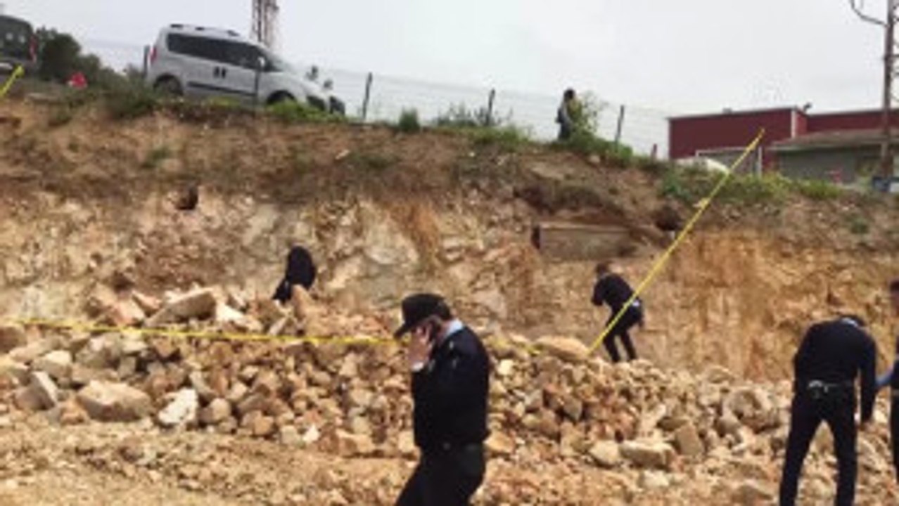 Tuzla'da Yol Çalışması Sırasında Tarihi Mezar Bulundu