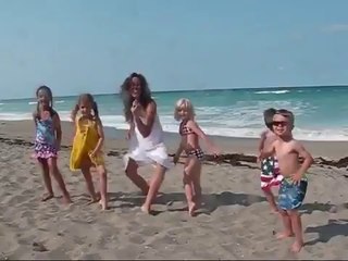 Twist  - Learn Right and Left, action song for children by Patty Shukla-iMLh3LGNr4s