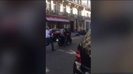 Braquage dans une horlogerie de luxe près des Champs-Elysées, la fuite des malfaiteurs en vidéo