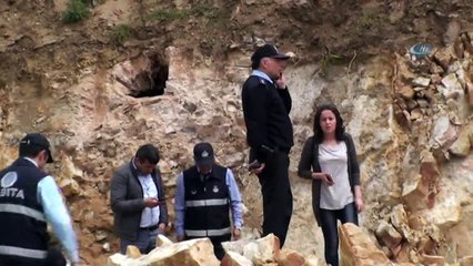 Yol Çalışmasında Lahit Mezarlar Bulundu
