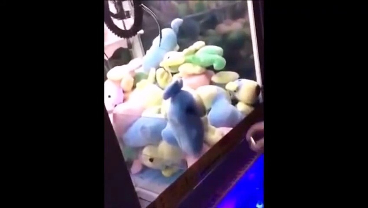 Comment gagner à tous les coups une peluche aux jeux de pinces !