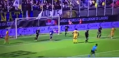 Italie : ce gardien de but a décidé de contre-attaquer tout seul !