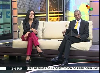 Opositores venezolanos vandalizan una estatua de Hugo Chávez en Zulia