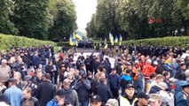 Ukrayna'da Zafer Günü Kutlamalarında Gerginlik
