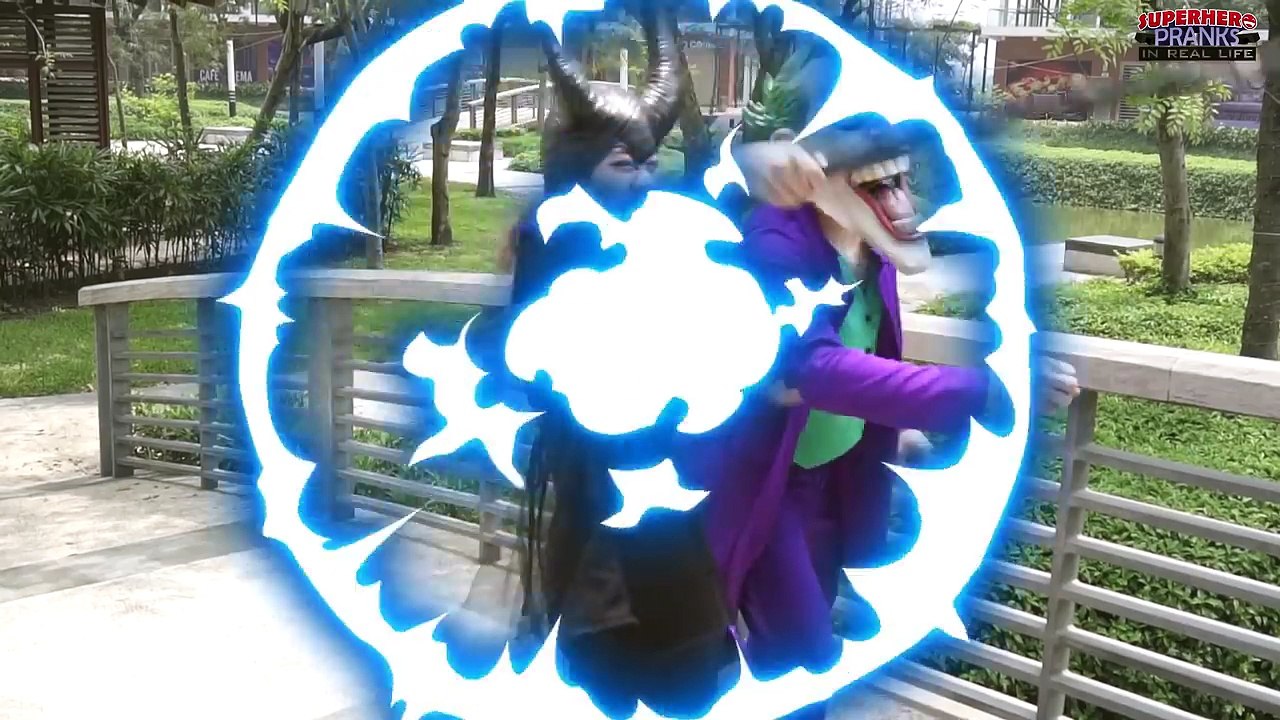 Maleficent Kidnap Anna exchange Joker! Spiderman and frozen elsa Troll Superman superheroes irl