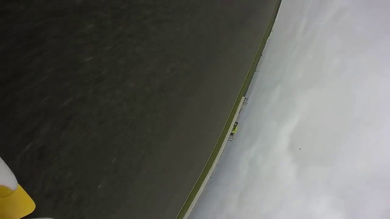 Enorme accident de moto à fond dans le virage à Silverstone