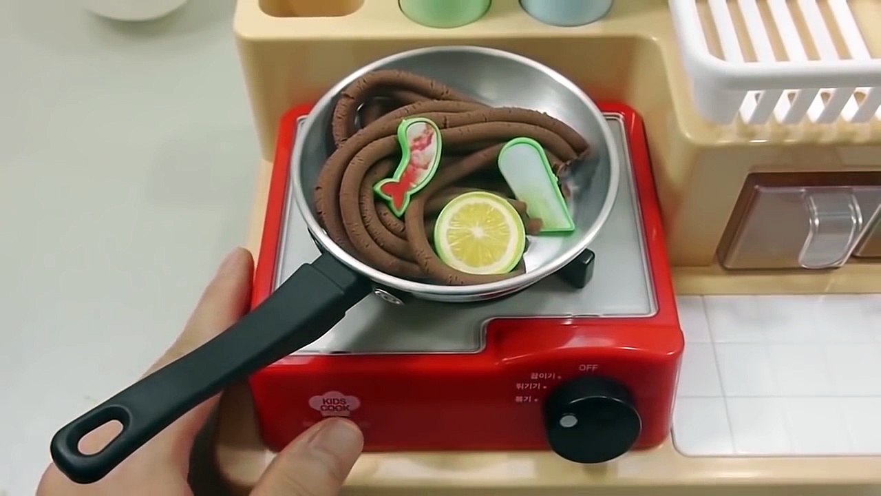 Play Doh Cooking Spaghetti Maker Ice Cream Toy Surprise Eggs Toys_19