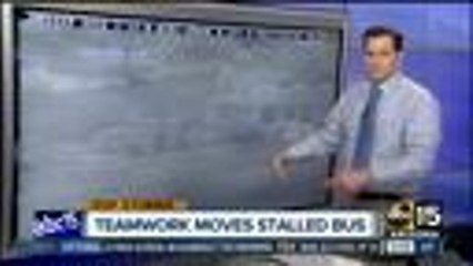 Group of drivers push stalled bus in Phoenix