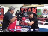 EMANUEL MEDINA KILLING THE MITTS WITH CLEMENTE MEDINA; RAPID COMBINATIONS!! - EsNews Boxing